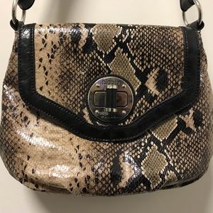 Black & Brown Tone Snake Skin Look Adjustable Strap Crossbody Bag!